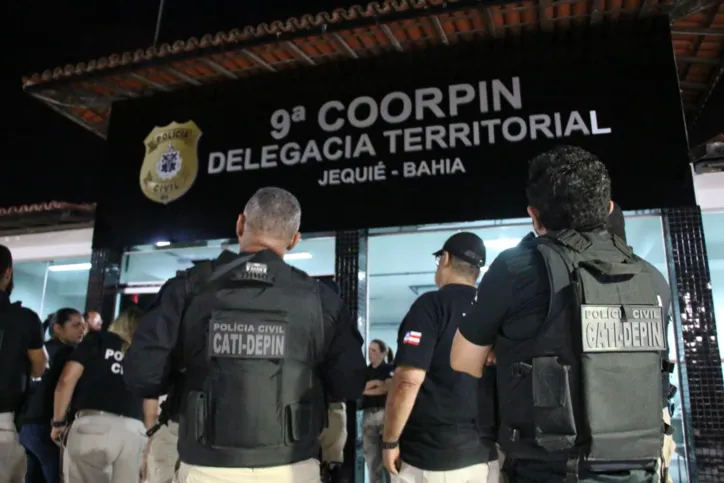 O suspeito possuía uma extensa lista de identificação de pedófilos, tanto do Brasil quanto de fora do país