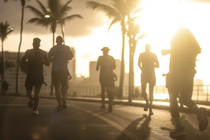 Corredores  durante maratona em Salvador