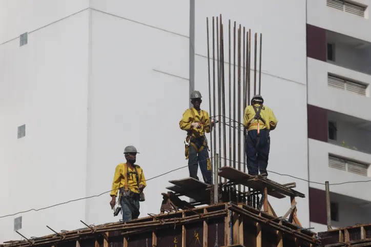 Um dos desafios do próximo ano é essa possível inflação de materiais com a desvalorização do real