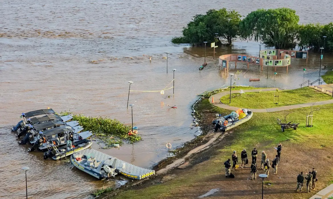 Chuvas no RS deixam 154 mortos e mais de 618 mil desabrigadas