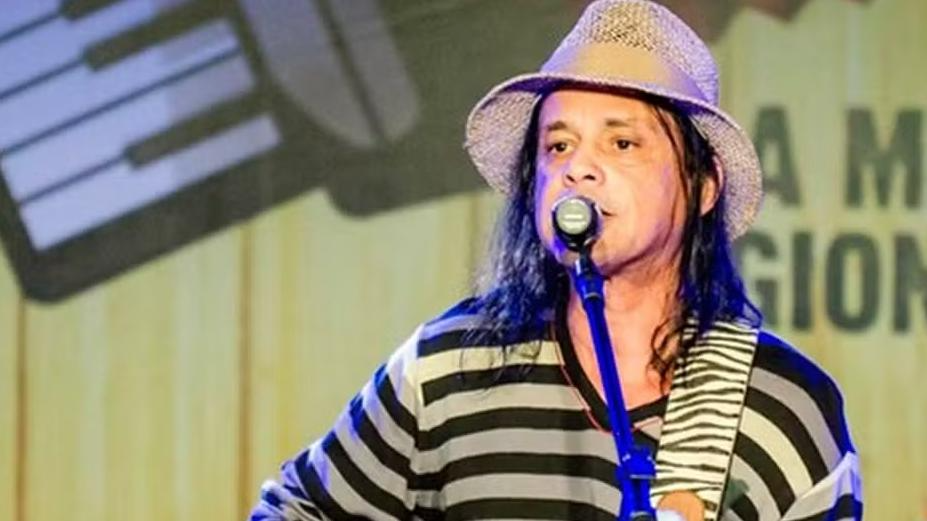 Corpo de Missinho, ex-vocalista da Chiclete, é cremado em Salvador
