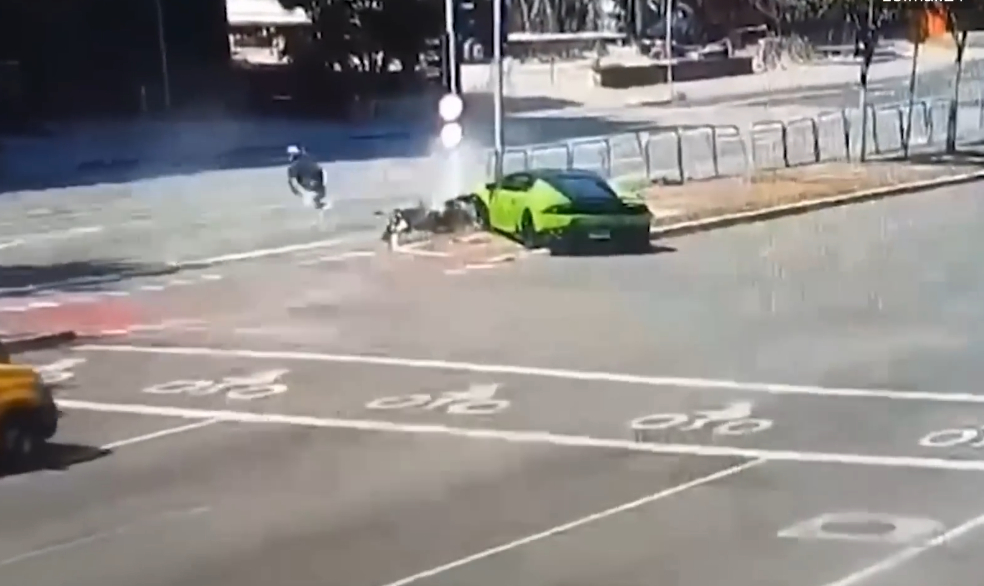 Motorista de Lamborghini atropela ladrão após roubo de Rolex; VÍDEO