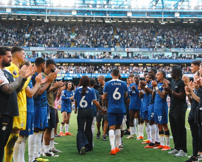 Thiago Silva é ovacionado em sua despedida do Chelsea