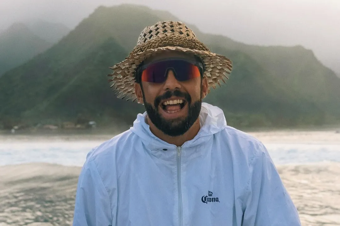 Pedro Scooby está fazendo a cobertura do surfe nas Olimpíadas