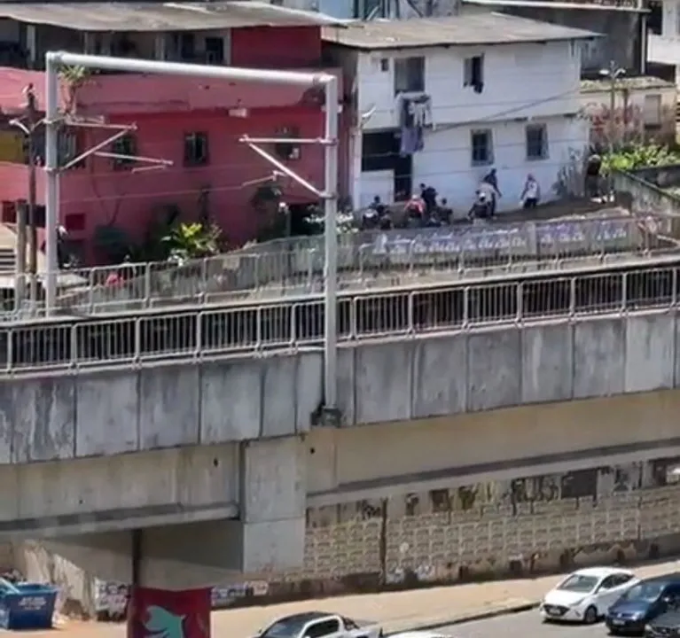 Imagem ilustrativa da imagem Ação da polícia que baleou três do CV tinha intuito de entregar intimação