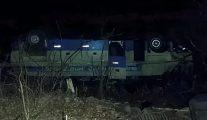 Imagem ilustrativa da imagem Acidente fatal: ônibus capota na Bahia e duas pessoas morrem