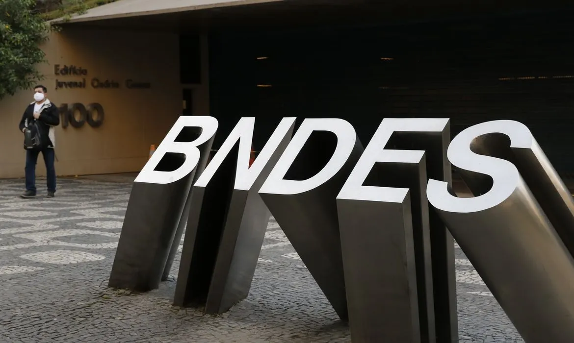 Imagem ilustrativa da imagem Ainda dá tempo! Concurso do BNDES recebe 93,4 mil pedidos de inscrição