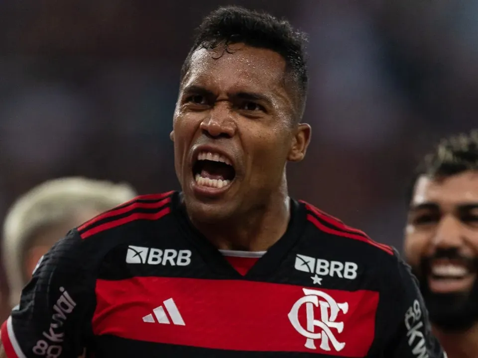 Alex Sandro fez cinco jogos pelo Flamengo na temporada