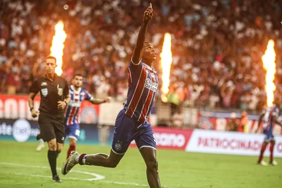 Jean Lucas em campo pelo Esporte Clube Bahia