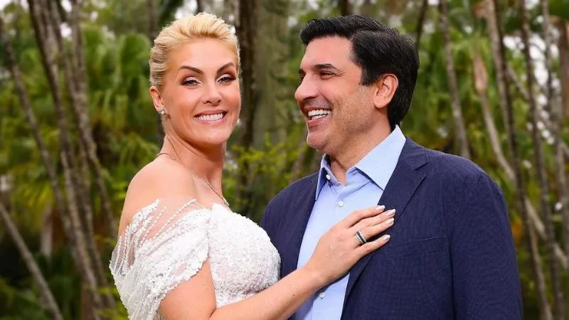 Imagem ilustrativa da imagem Ana Hickmann celebra noivado com vestido de mais de 100 mil pérolas