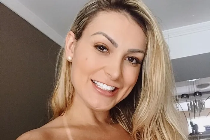 Andressa Urach também fez uma desabafo emocional