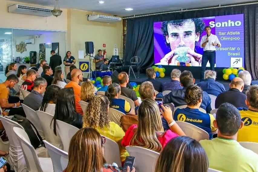 Palestra de Emanuel Rego durante Fórum Estadual de Formação Esportiva em Fortaleza