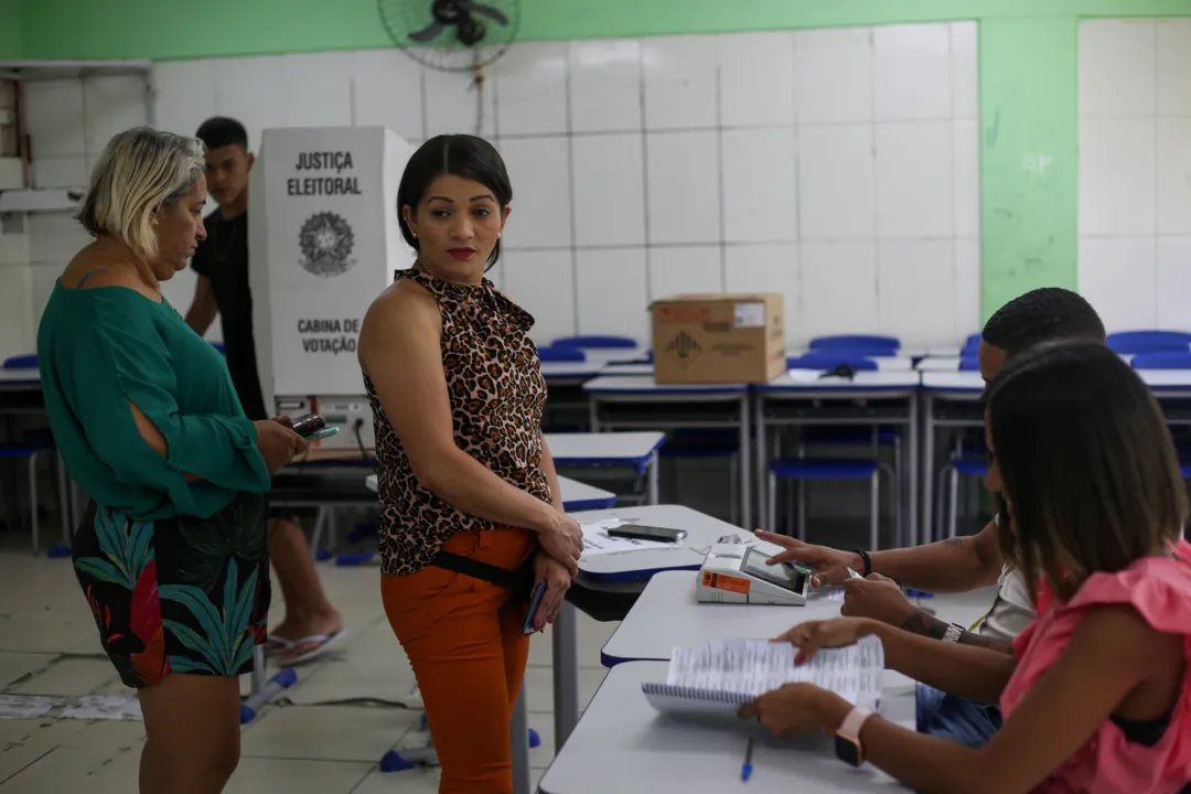 População votando nas eleições de 2022