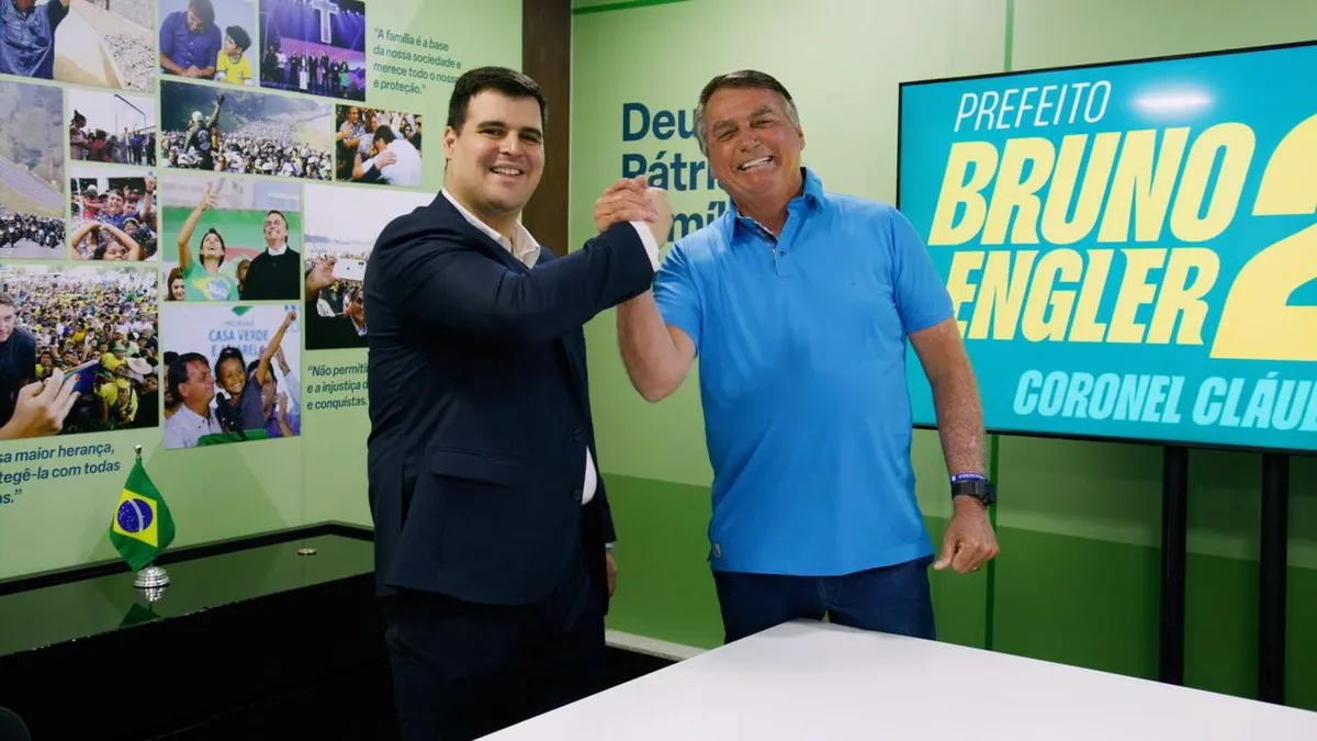 Bruno Engler ao lado do ex-presidente Jair Bolsonaro (PL)