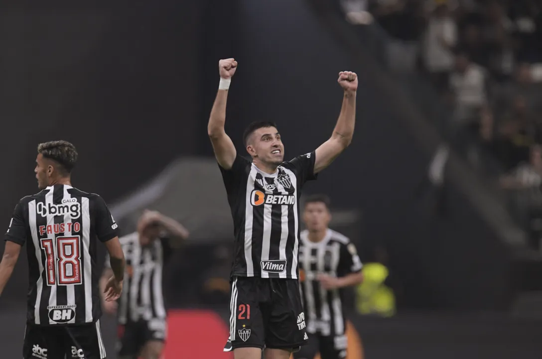 Rodrigo Battaglia celebra gol marcado contra o San Lorenzo