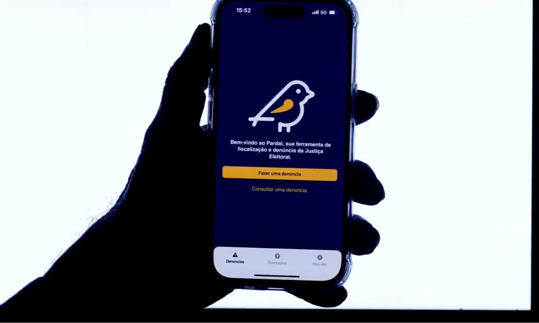 Disponível gratuitamente para os sistemas Android e iOS, o aplicativo Pardal permite que eleitores de todo o país denunciem diversos tipos de irregularidades
