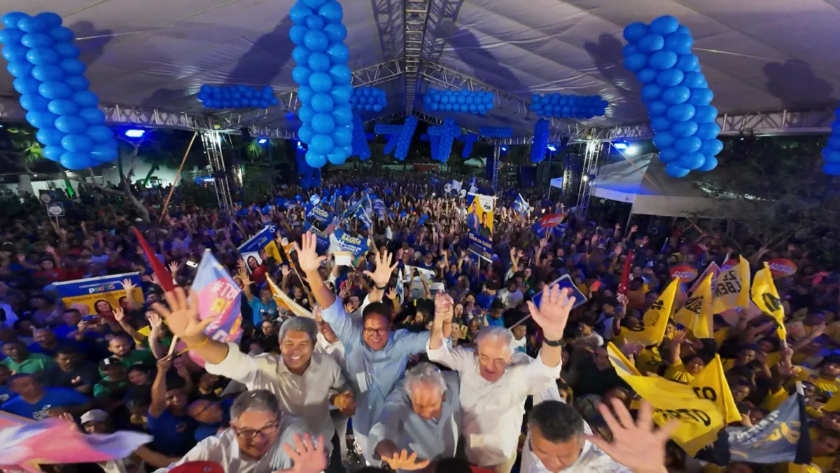 Evento reuniu centenas de apoiadores e lideranças políticas