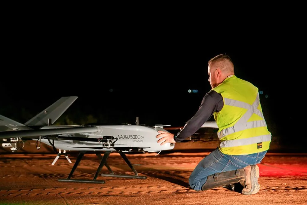 Imagem ilustrativa da imagem Autorização inédita da ANAC permite voo noturno do drone Nauru; veja