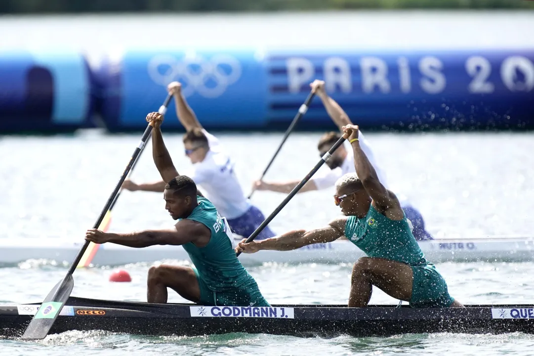 Isaquias Queiroz e Jacky Godman durante quartas de final