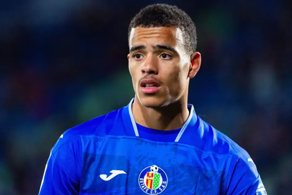 Mason Greenwood defendendo as cores do Getafe