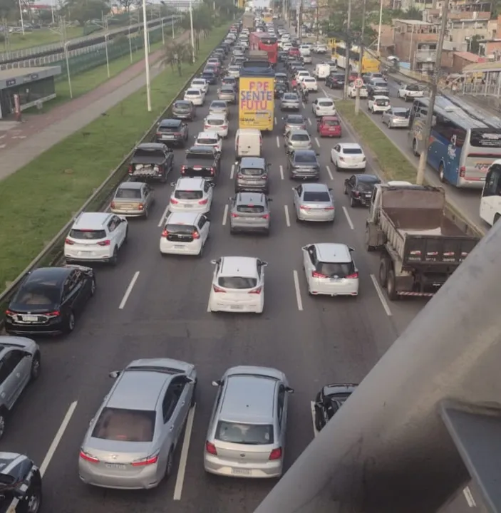 Acidente aconteceu no sentido Aeroporto Internacional de Salvador