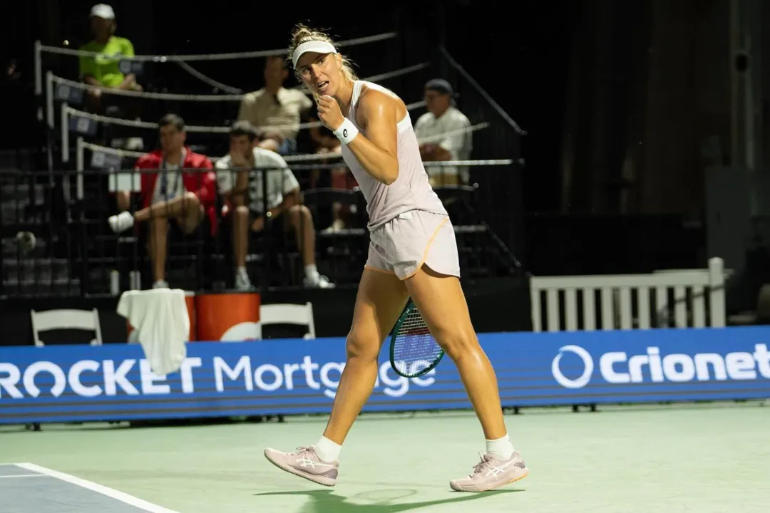 Bia Haddad durante vitória contra a tcheca Kateřina Siniaková, na semifinal