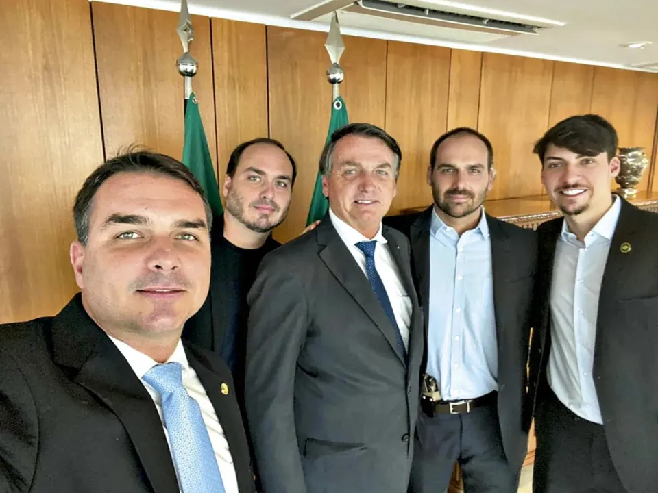 Ex-presidente já articula candidatura do filho a uma cadeira na Câmara dos Deputados