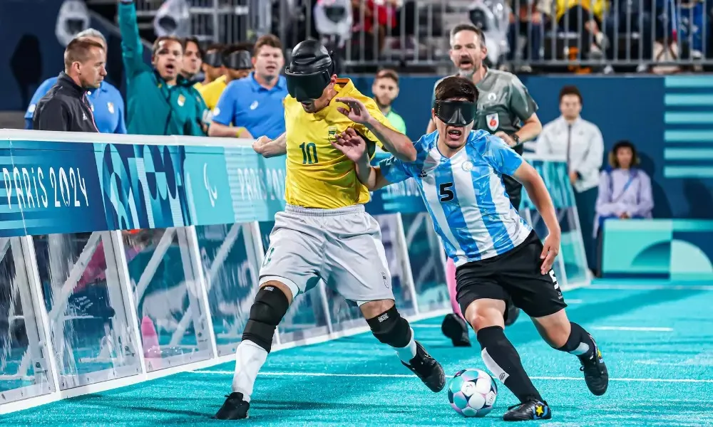 Brasil foi superado pela Argentina e decidirá o terceiro lugar no futebol de cegos na Paralimpíadas de Paris