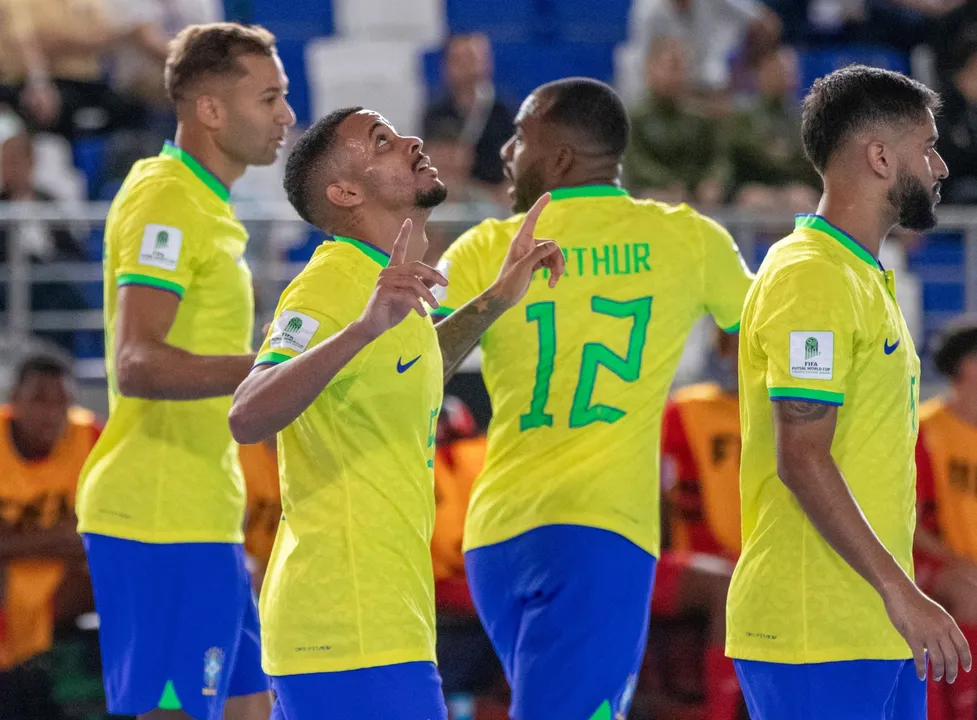 Jogadores do Brasil comemorando