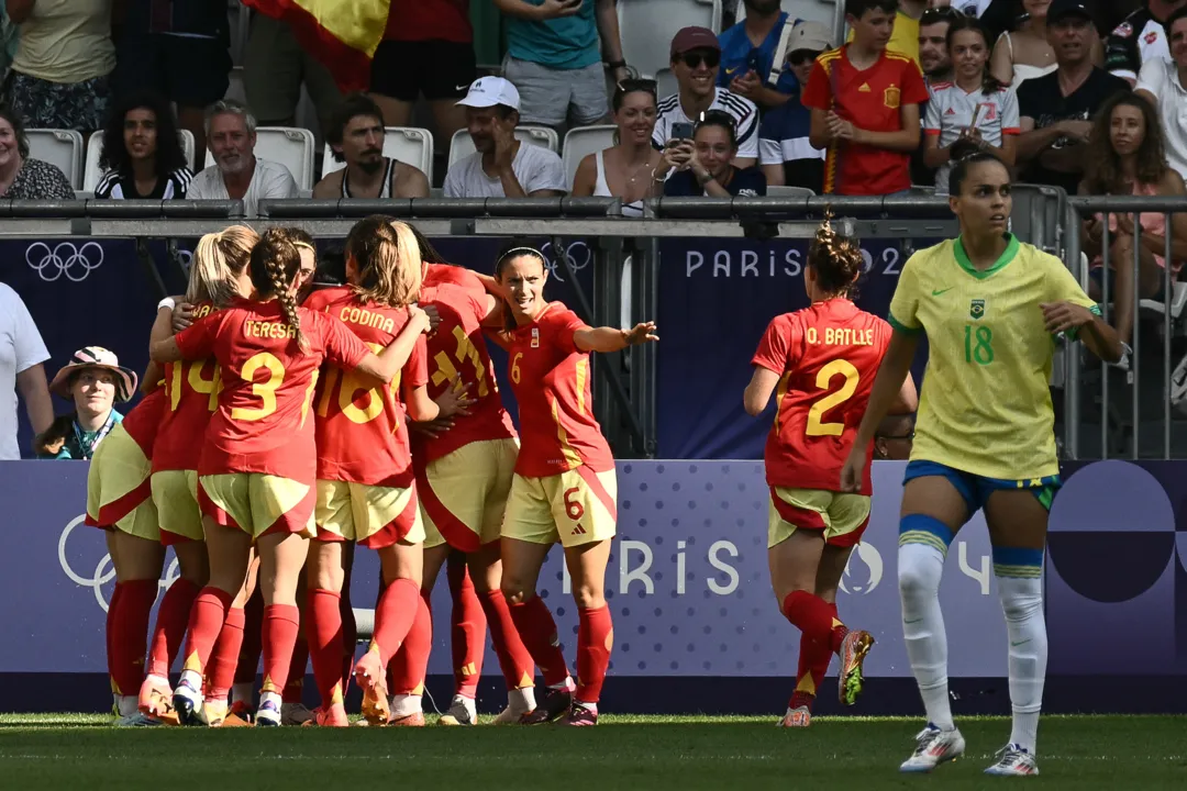 Jogadoras da Espanha comemorando