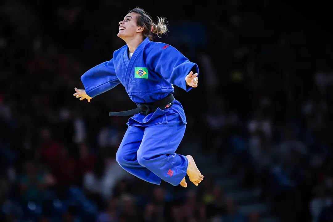 Imagem ilustrativa da imagem Brasileira vence argentina e garante primeira medalha do judô em Paris