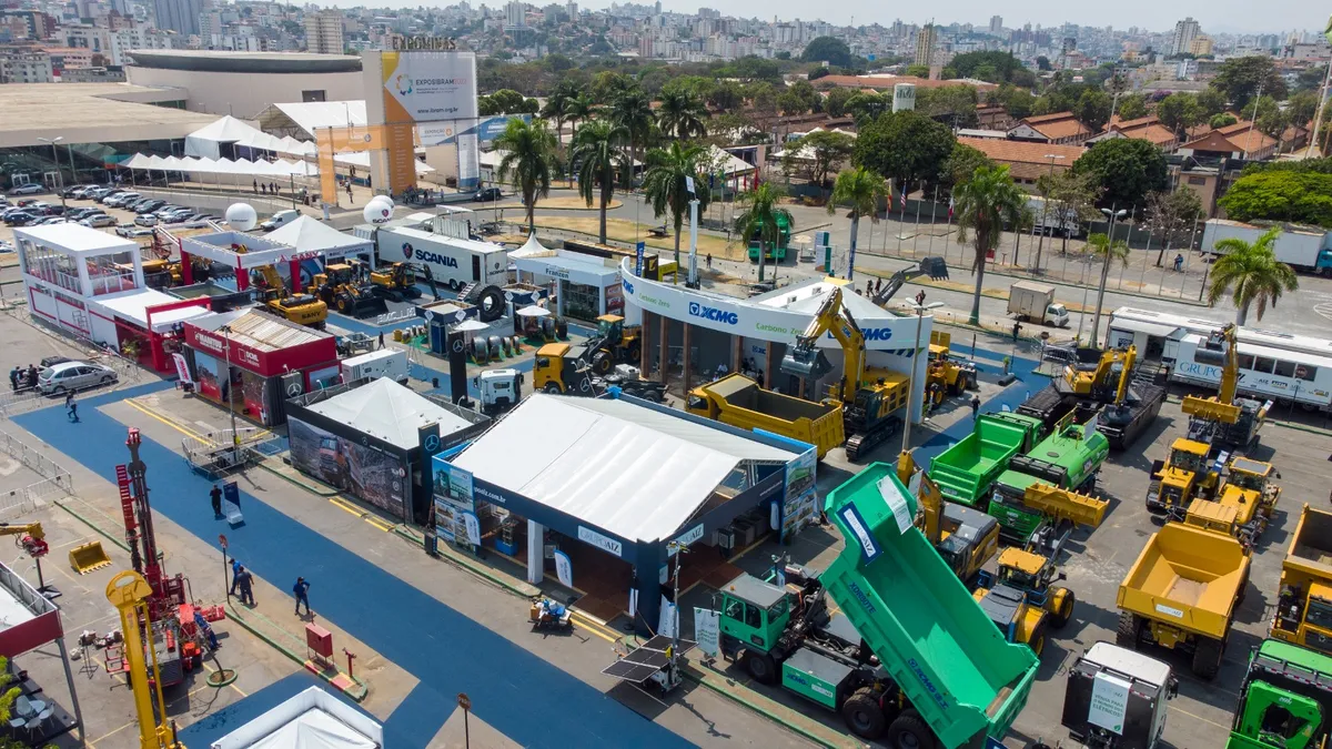 Realizada pelo Instituto Brasileiro de Mineração (IBRAM), a Exposibram reúne autoridades, empresários, profissionais do setor mineral e delegações de vários países