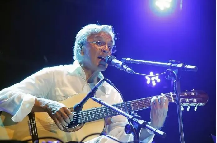 Caetano Veloso está completando 82 anos