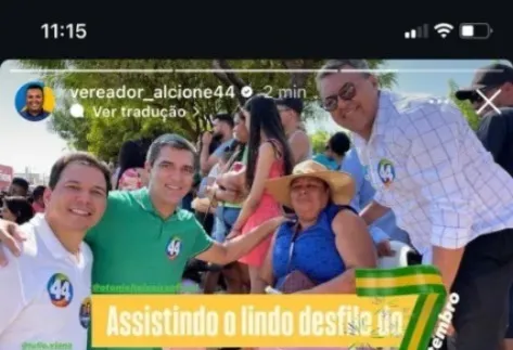 Otoniel Tixeira (de verde) posa ao lado de correligionários no 7 de setembro