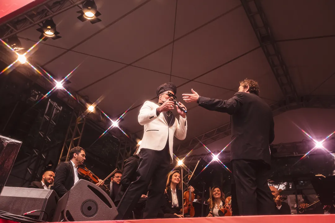 Carlinhos Brown e Rodrigo Toffolo, da Orquestra Ouro Preto