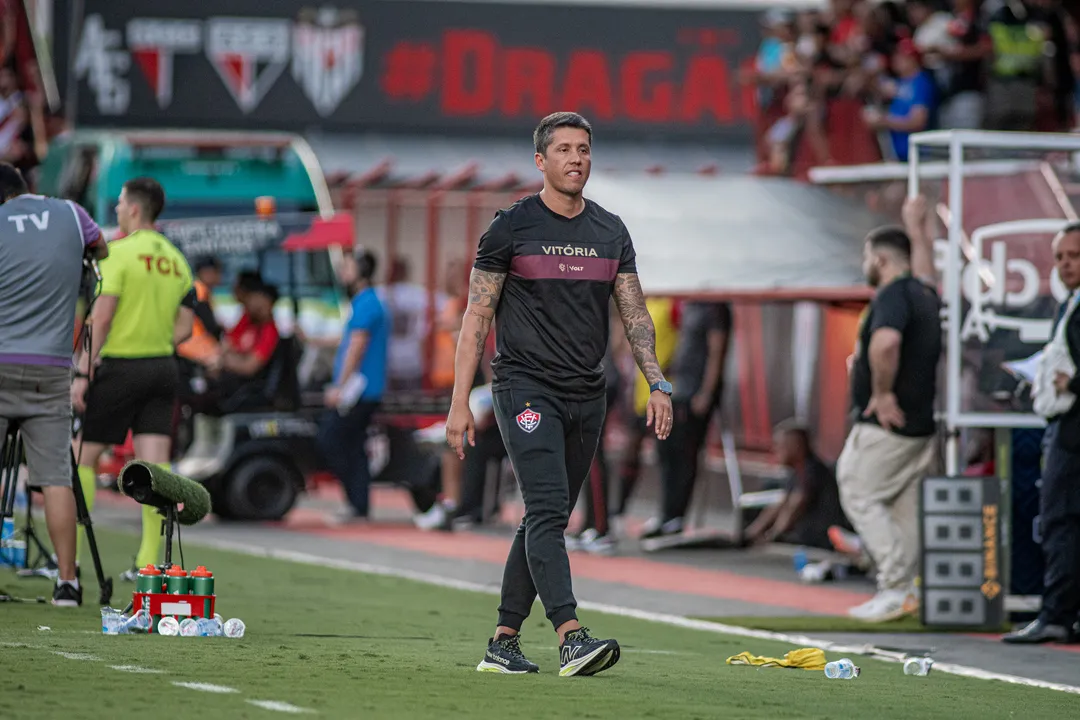 Thiago Carpini, técnico do Vitória