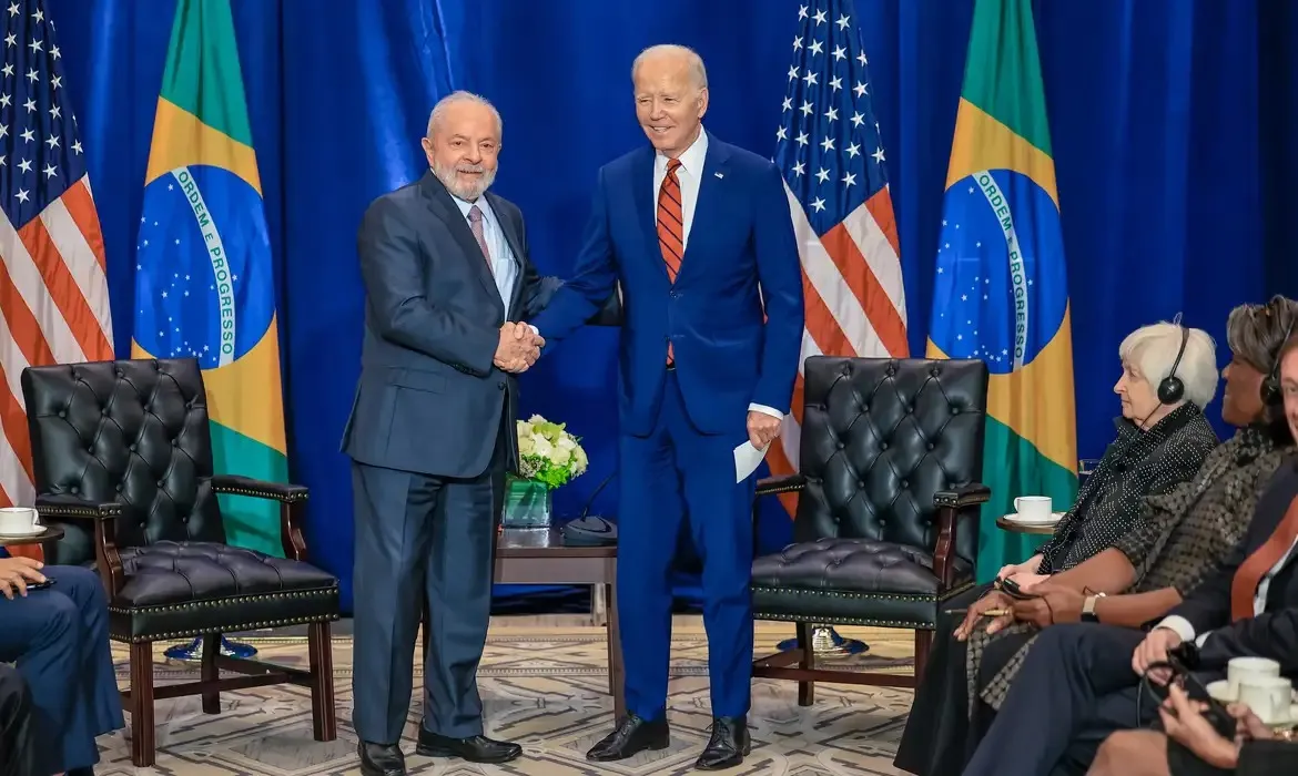 Lula e Biden conversaram por telefone