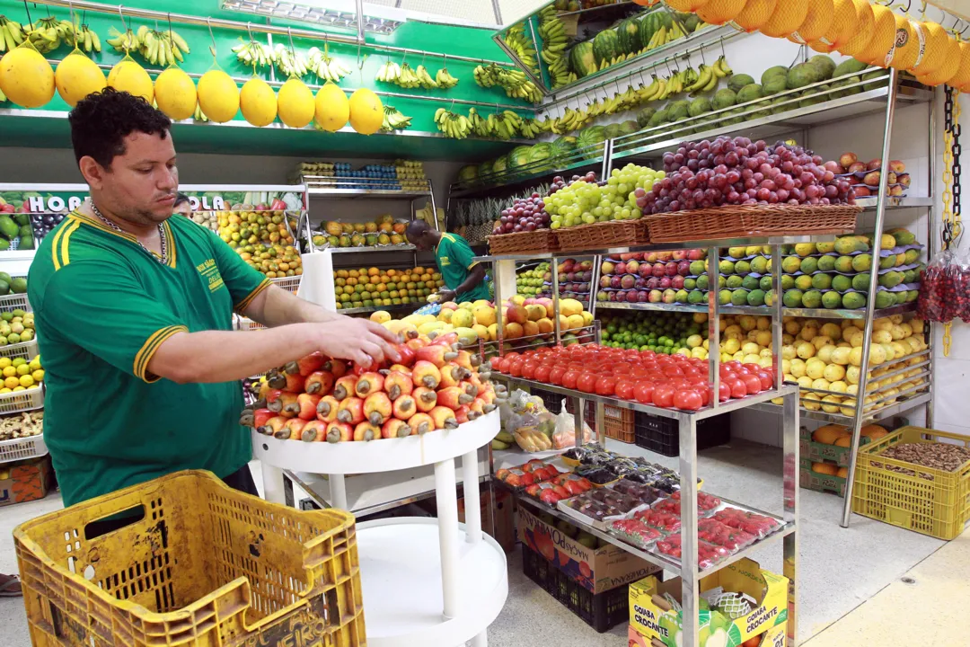 Pela primeira vez no ano, a Cesta básica de Salvador apresenta redução