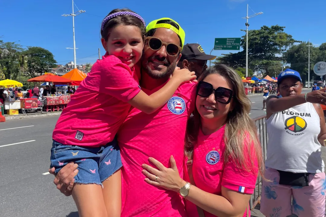 Luiz Carlos, sua esposa Marina e sua filha de 8 anos, Malu