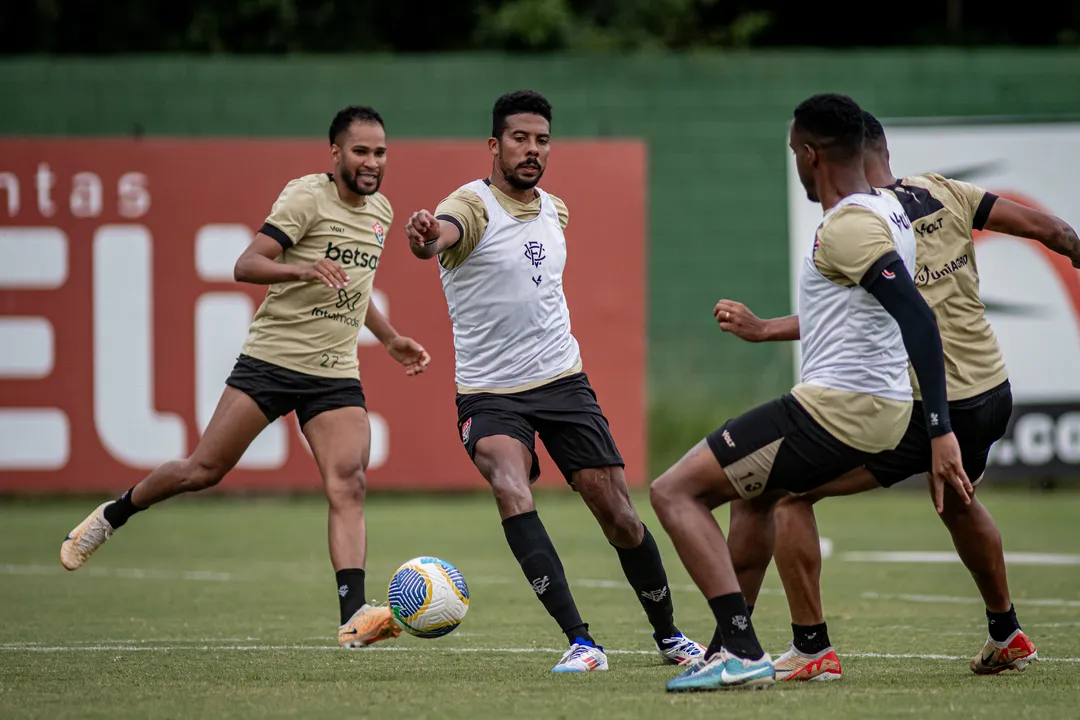 Grupo rubro-negro durante trabalho na Toca do Leão