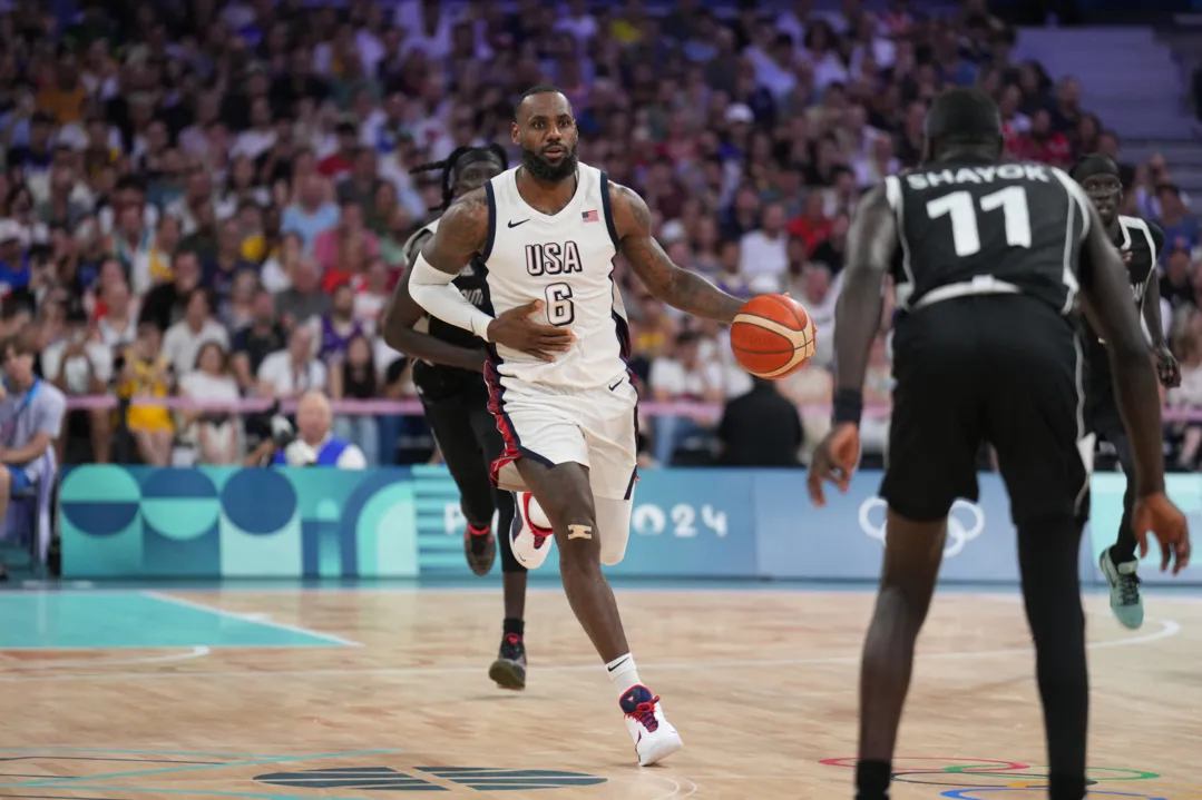 LeBron James em ação contra o Sudão do Sul