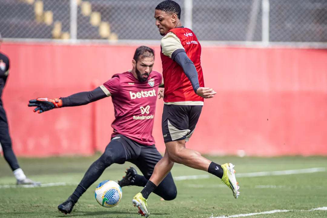 Elenco rubro-negro em atividade na Toca do Leão