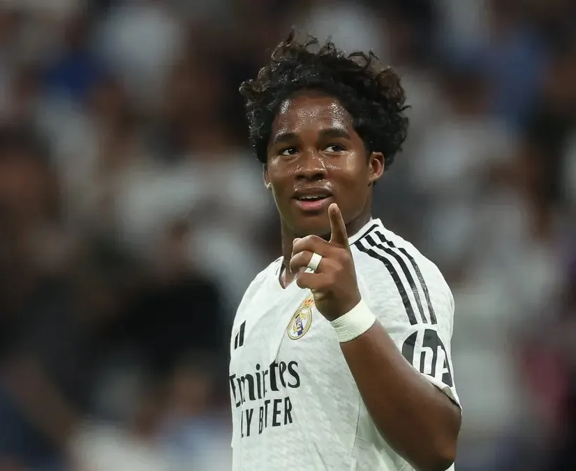 Endrick comemora o gol da vitória do Real Madrid na estreia da Champions League