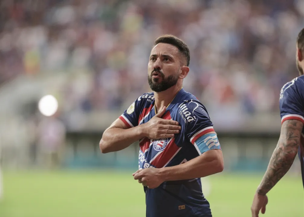 Everton Ribeiro celebra segundo gol do Bahia sobre o Atlético-MG