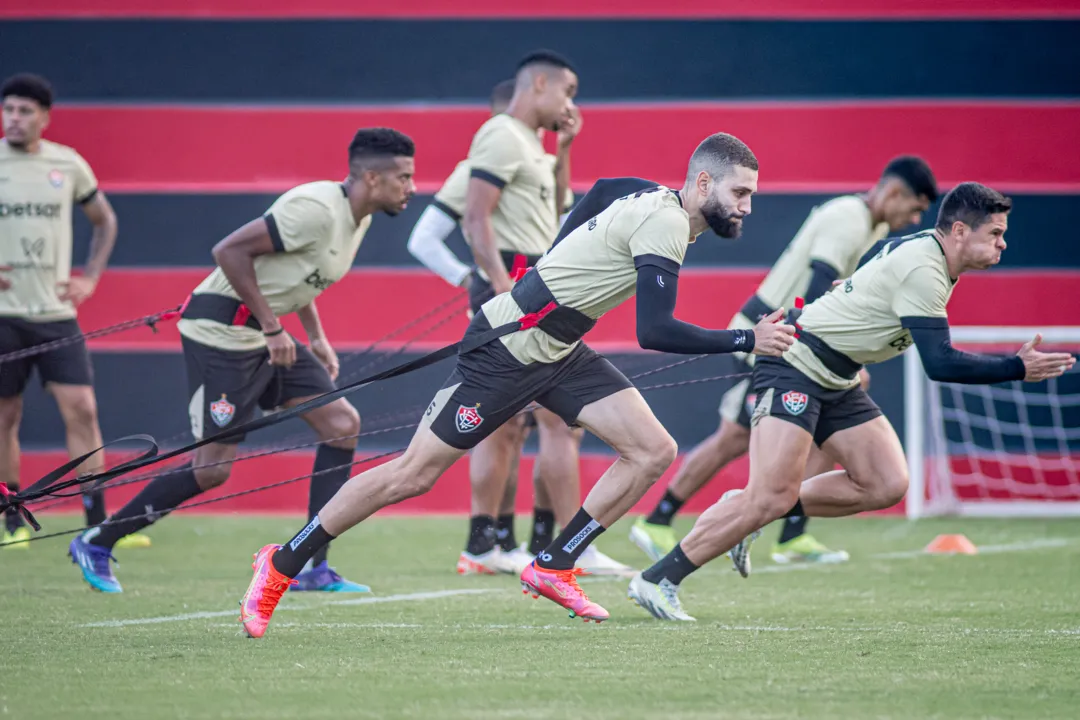 Elenco rubro-negro durante atividade na Toca do Leão