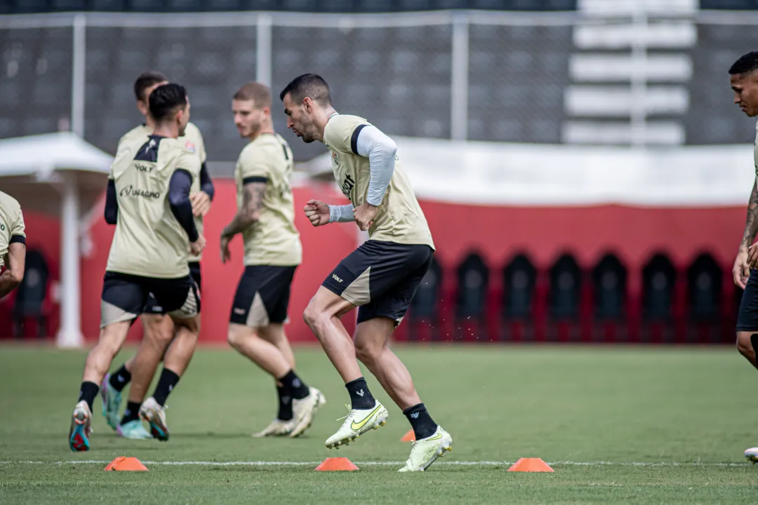 Elenco do Vitória durante atividade na Toca do Leão