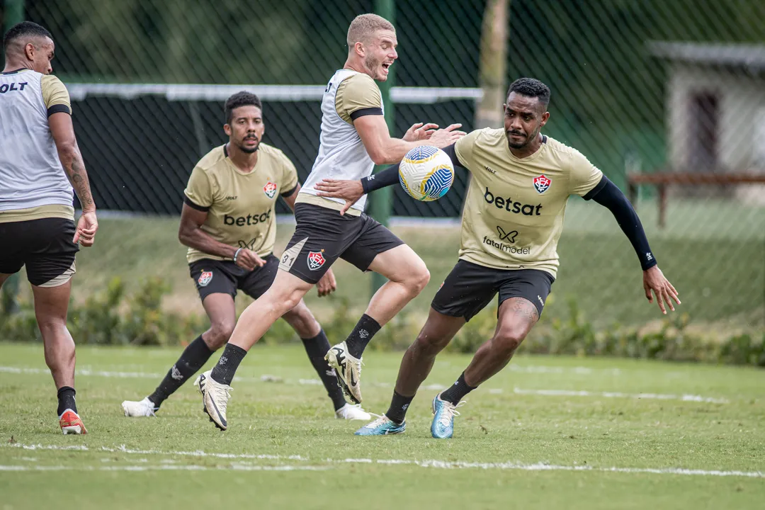 Jogadores do Vitória durante treino