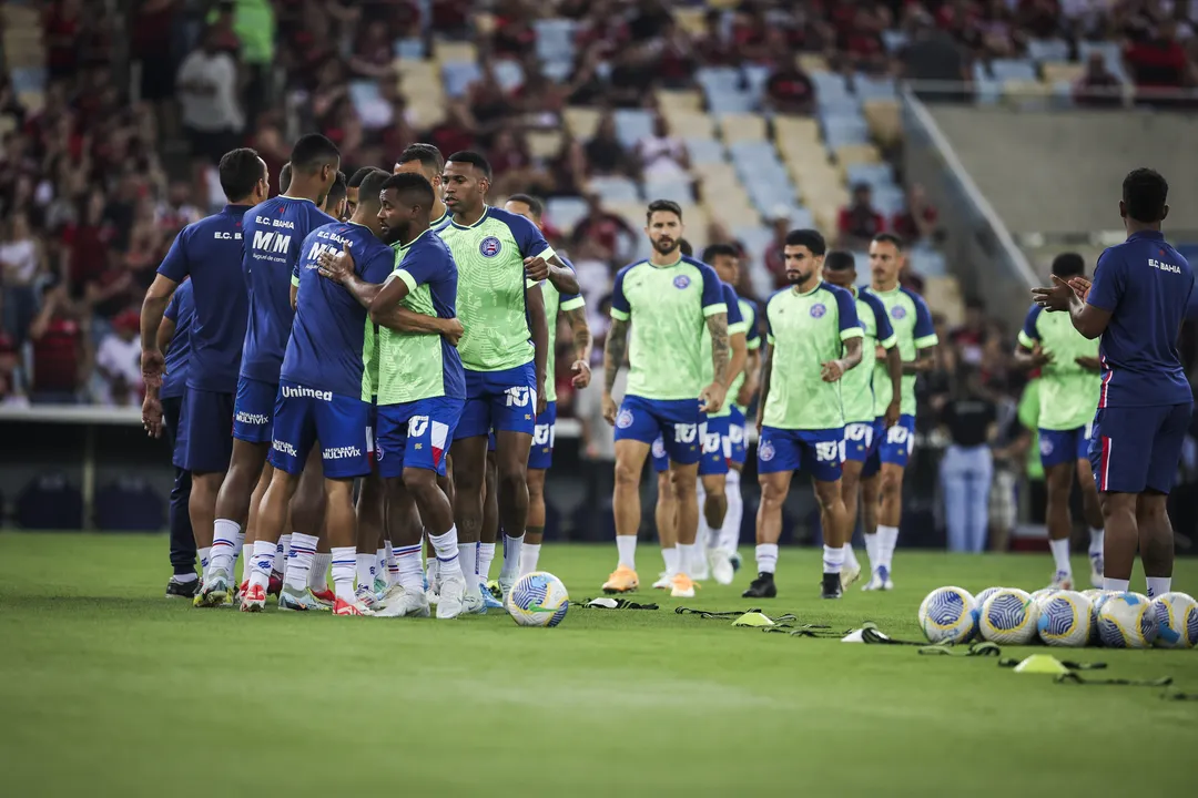 Jogadores do Bahia durante aquecimento no Maracanã