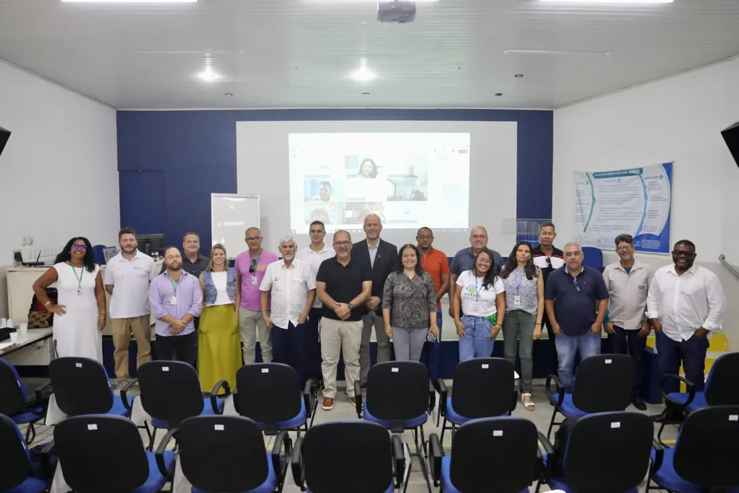 Membros reunidos durante a última plenária extraordinária, em Feira de Santana