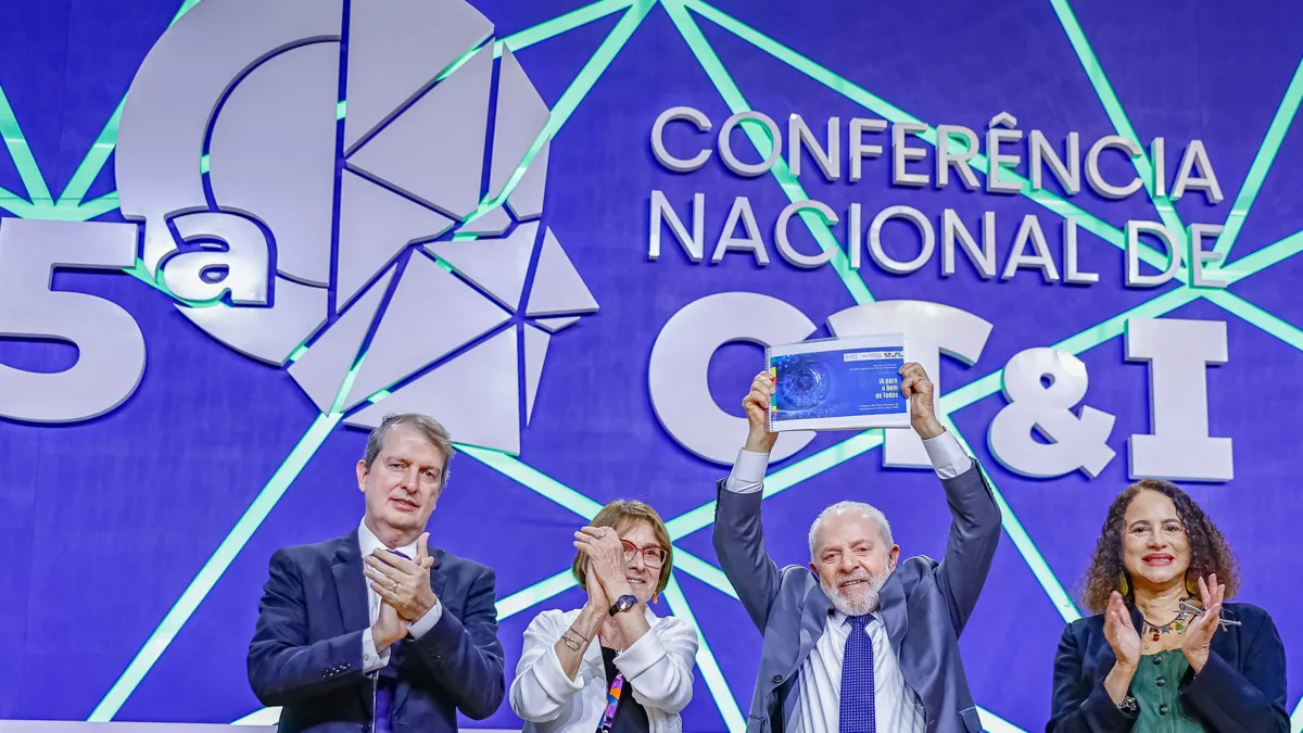 O plano foi entregue a Lula durante a quinta edição da Conferência Nacional de Ciência, Tecnologia e Inovação